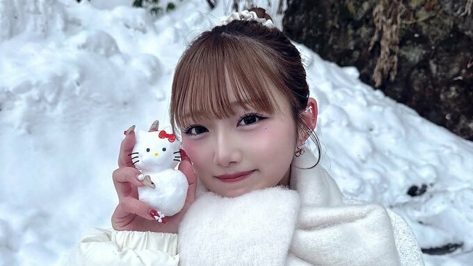 【辻希美・長女】希空さん　雪国・草津温泉で美脚ニーハイブーツ　 ”雪だるまキティちゃん” と２ショット|TBS NEWS DIG