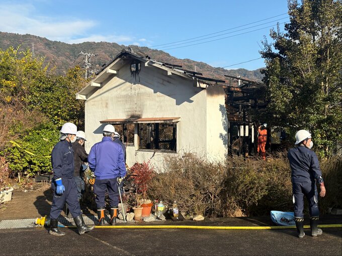 「家が1軒燃えている」　住宅1棟が全焼　焼け跡から1人の遺体　住民の70代男性と連絡取れず　広島市安芸区中野東|TBS NEWS DIG