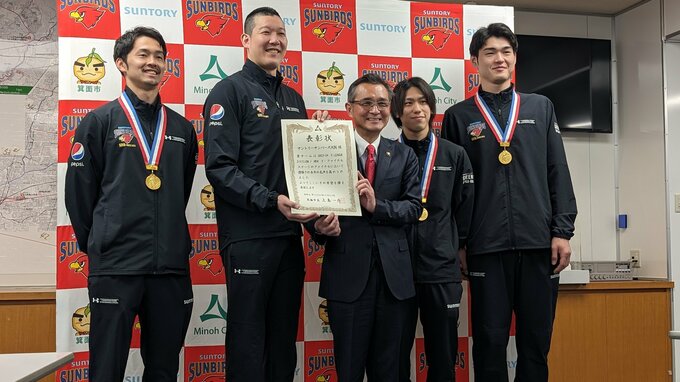 【バレー】サントリーサンバーズ　Ｖリーグ優勝報告　勇退表明の山村監督「最高の充実したシーズンだった」　鬼木選手「このチームに入ってよかった、サンバーズだからこそ成長できた」|TBS NEWS DIG