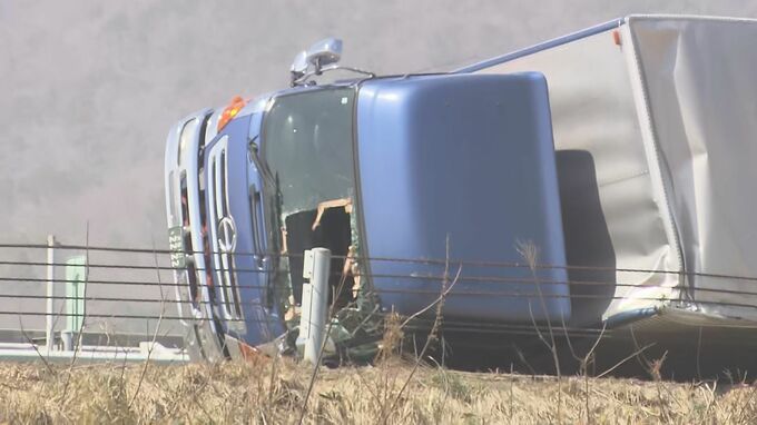 強風にあおられたか…東北道でトラック横転、一時通行止め　東北新幹線も運転見合わせ　福島　|　福島のニュース│TUF