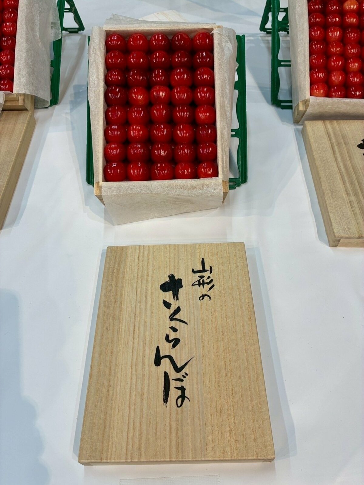 一粒あたり約2万6000円 さくらんぼ「佐藤錦」過去最高額の180万円で