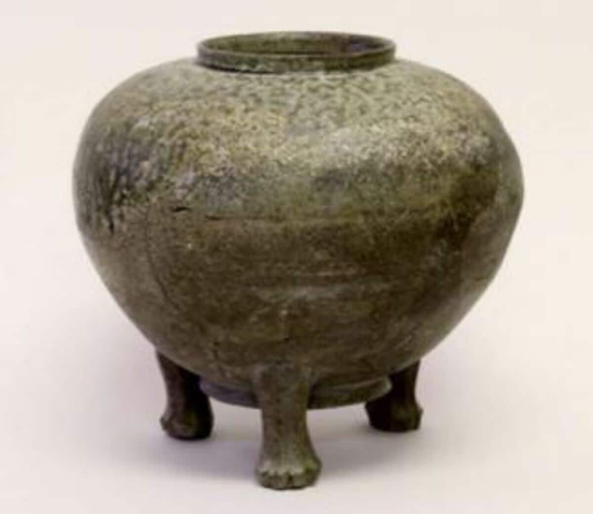 美術的な価値が高い獣脚付の壺も 弥生から平安時代の集落遺跡からの