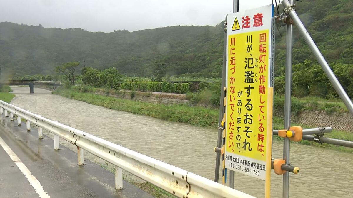 本島北部と久米島で激しい雨、住民は不安な一夜