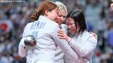 フェンシング女子サーブル団体で銅メダル!地元フランスを破る、最後はエース江村が決めフルーレ団体に続く快挙【パリ五輪】|TBS NEWS DIG