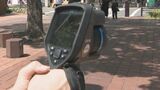 サーモグラフィーカメラで“危険な暑さ”の街をチェック 日傘とミストは効果アリ 屋外作業のプロはファンの付いた服で熱中症対策|TBS NEWS DIG