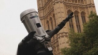 “ごみ箱”かぶった謎の候補者がイギリス政治を笑いで変える？ 11億円疑惑の右派政党党首に風刺で挑む下院議員補欠選挙| TBS CROSS DIG with Bloomberg