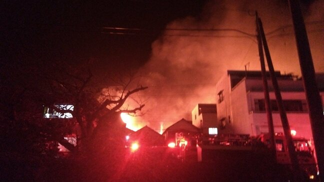 大分市佐賀関で大規模火災、山火事に発展か 鎮火のめど立たず、20棟以上燃える 現在も延焼中 周辺住民に避難呼びかけ|TBS NEWS DIG