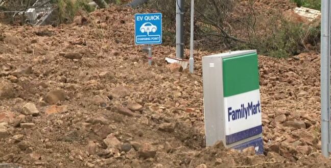 コンビニの駐車場は土砂で埋めつくされ… 地震に豪雨 二重被害の土砂崩落現場で専門家が調査|TBS NEWS DIG