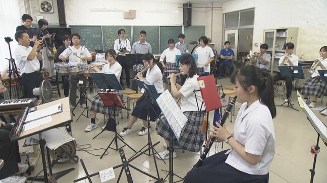 「未来富山を吹奏楽で応援したい」市内3校が臨時の吹奏楽団を結成 試合当日は社会人有志含め約50人で甲子園へ 富山・魚津市|TBS NEWS DIG