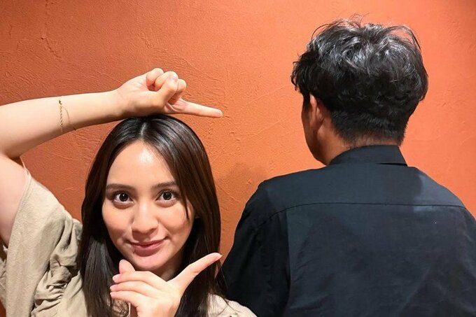 【 岡田結実 】　父・岡田圭右と　初２ショットで結婚報告　「おめでとう！！って笑顔で言ってくれたからよかったー！！」「共演NGなので写真撮るの試行錯誤」|TBS NEWS DIG