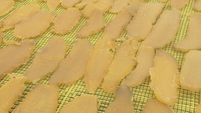 「ねっとり、濃厚！」黄色に輝く干しいも作り最盛期　郡山市のきのこ総合センター　福島|TBS NEWS DIG