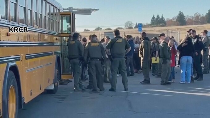 米カリフォルニア州の学校で銃撃事件　5歳と6歳の子ども2人が撃たれ「危険な状態」 容疑者は現場で死亡が確認|TBS NEWS DIG