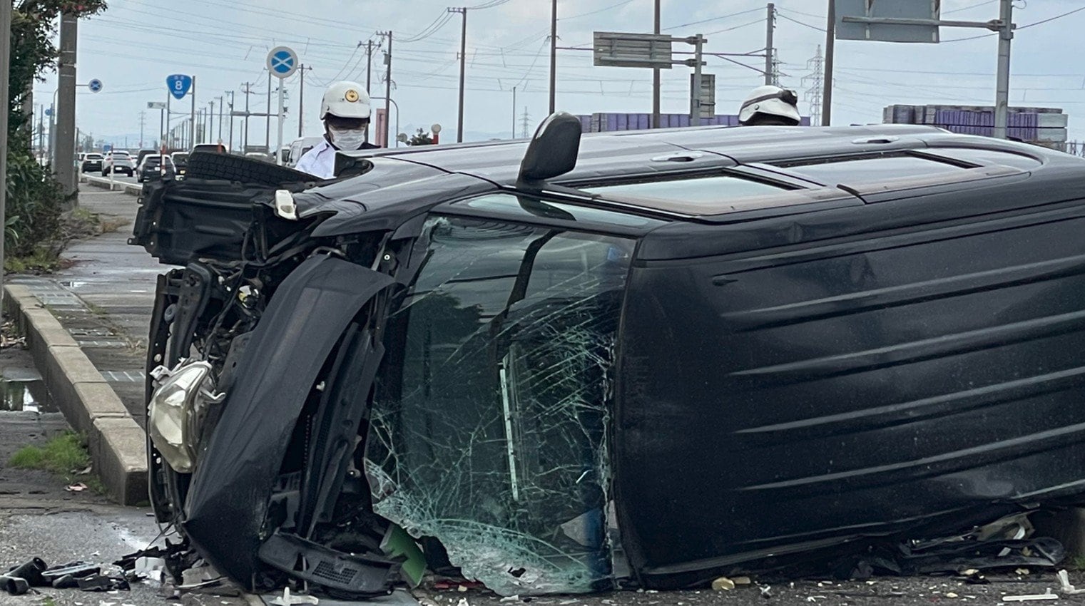 身元判明】車2台衝突で死亡、38歳母親と14歳中学生の息子 午前5時半の