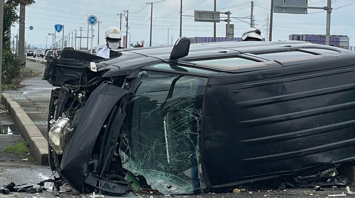 身元判明】車2台衝突で死亡、38歳母親と14歳中学生の息子 午前5時半の