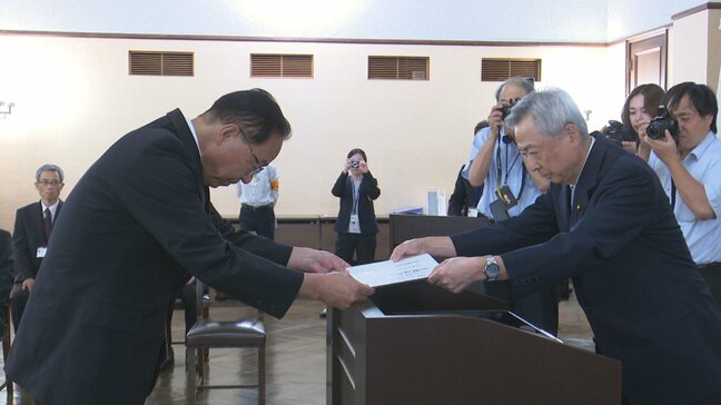 「政治の変化を肌で感じていただけるように」国民民主党の後藤斎さんに当選証書　自民の現職を破る　参議院選挙・山梨選挙区|TBS NEWS DIG