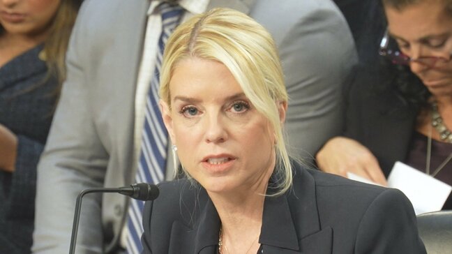 トランプ大統領 ボンディ司法長官に解任の意向を伝える エプスタイン問題への対応などに不満か|TBS NEWS DIG