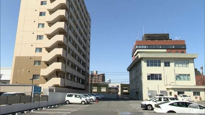 生後1か月の赤ちゃんとマンションの11階から飛び降り無理心中か　殺人の疑いで38歳の母親を容疑者死亡のまま書類送検　2人はマンションには住んでおらず車でこの場所まで来たあと飛び降りたか　青森県八戸市|TBS NEWS DIG