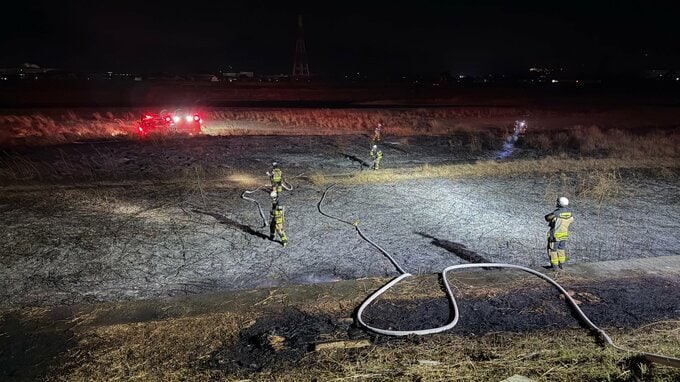 【速報】「枯れ草が20メートルぐらい燃えている」神奈川・松田町の河川敷で火事　枯れ草が広範囲で延焼|TBS NEWS DIG