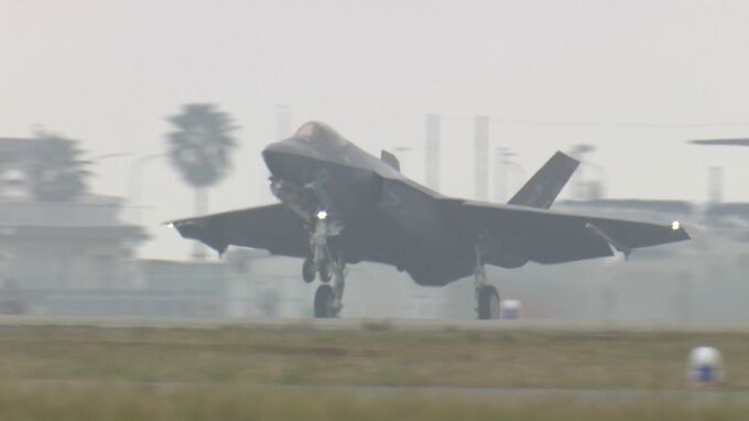 米軍岩国基地 空母ジョージ・ワシントン艦載機「F35C」11機が帰還　「CMV22オスプレイ」の離着陸も公開|TBS NEWS DIG