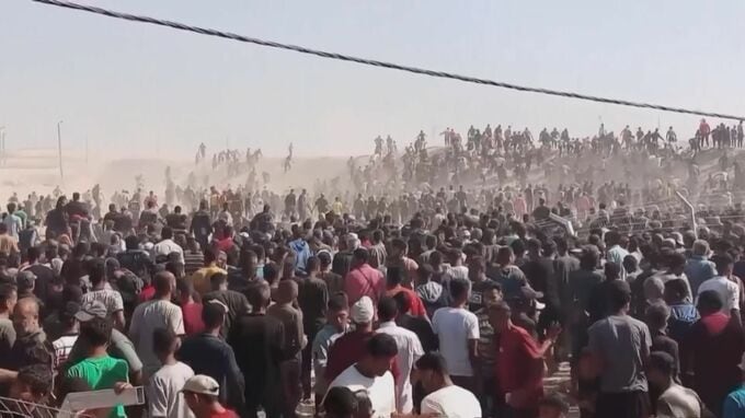ガザで食料などの支援物資配給はじまる　混乱生じイスラエル軍発砲も