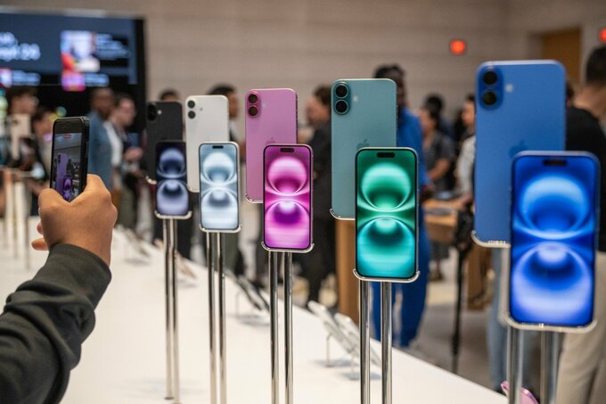 iPhoneに駆け込み需要、相互関税発動を前にアップルの米店舗に客殺到