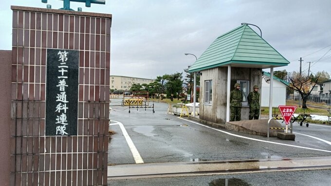 陸上自衛隊秋田駐屯地の敷地内でクマ1頭目撃　足跡からすでに敷地の外に出た可能性が高い　警察が周辺を警戒|TBS NEWS DIG