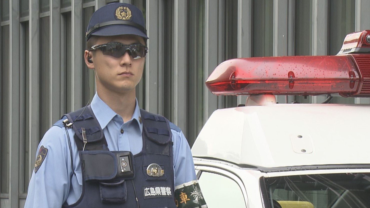警察官もサングラス着用します「威圧的に感じないで気軽に話しかけて