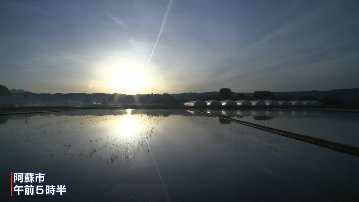 水鏡が阿蘇の山々を映す絶景 阿蘇は田植えのシーズン 高値が続くコメ