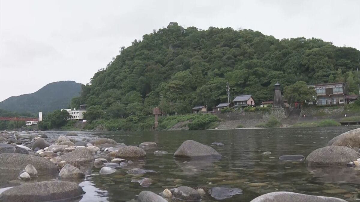 長良川で1人でアユ釣り中に流されたか 50代くらいの男性が救助されるも心肺停止 岐阜・美濃市の「美濃橋」から約400メートル下流