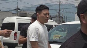 【逮捕の瞬間】白タクの運転手を現行犯逮捕　現場はコンビニ富士山の駐車場　山梨|TBS NEWS DIG