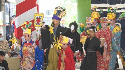 税を納めた喜びと翌年の豊作祈願が始まり 多良間島で伝統の「八月踊り