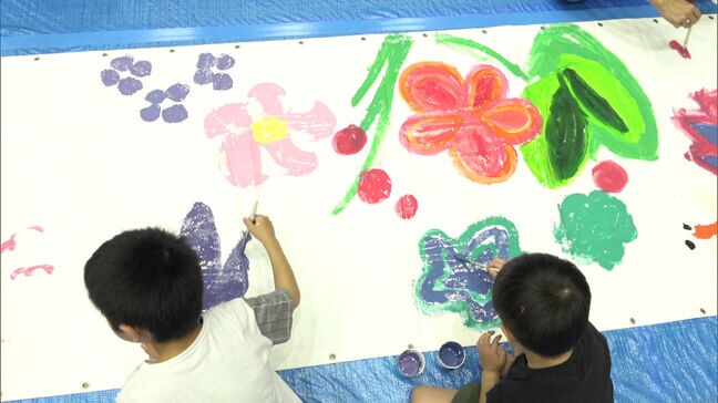 アーティストと絵を描いて歌を歌うワークショップ　夏休みの親子を対象に|TBS NEWS DIG