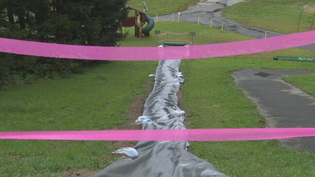 ウォータースライダーで上から滑ってきた子どもと衝突し、当時8歳の男子児童が死亡…引率責任者の町職員2人に罰金30万円の略式命令「筆舌に尽くしがたい深い悲しみと苦痛を与えてしまいましたことを深くお詫び申し上げます」|TBS NEWS DIG