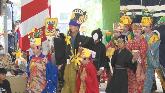 税を納めた喜びと翌年の豊作祈願が始まり　多良間島で伝統の「八月踊り」始まる　|　沖縄のニュース｜RBC 琉球放送