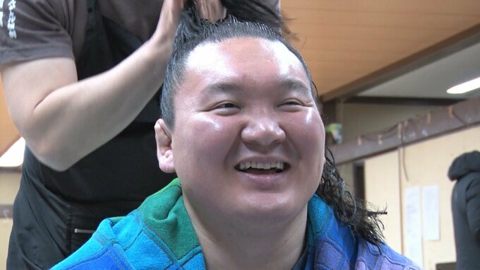 元横綱・白鵬、20年の力士人生に別れ「今日、まげ切るんだよね？」断髪式前、亡き父の写真の前で心境語る|TBS NEWS DIG