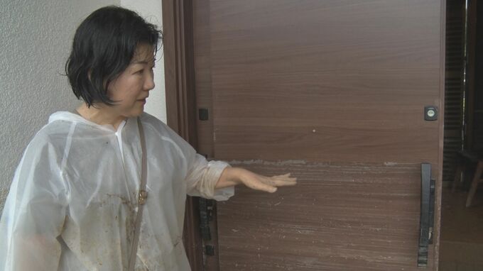 胸の高さまで迫った水　本島北部の大雨被害から2日「生活できない」　1市3村で100件超の浸水箇所で片付け作業続く　|　沖縄のニュース｜RBC 琉球放送