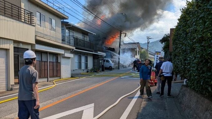 【火事続報】黒部市下立の建物火災、消し止められる　約3時間後の午後1時50分頃　富山　|　富山のニュース｜天気・防災｜チューリップテレビ