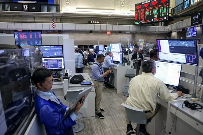 ウォール街、原油高・金利上昇でも戦略変えず－AI主導の増益に賭け