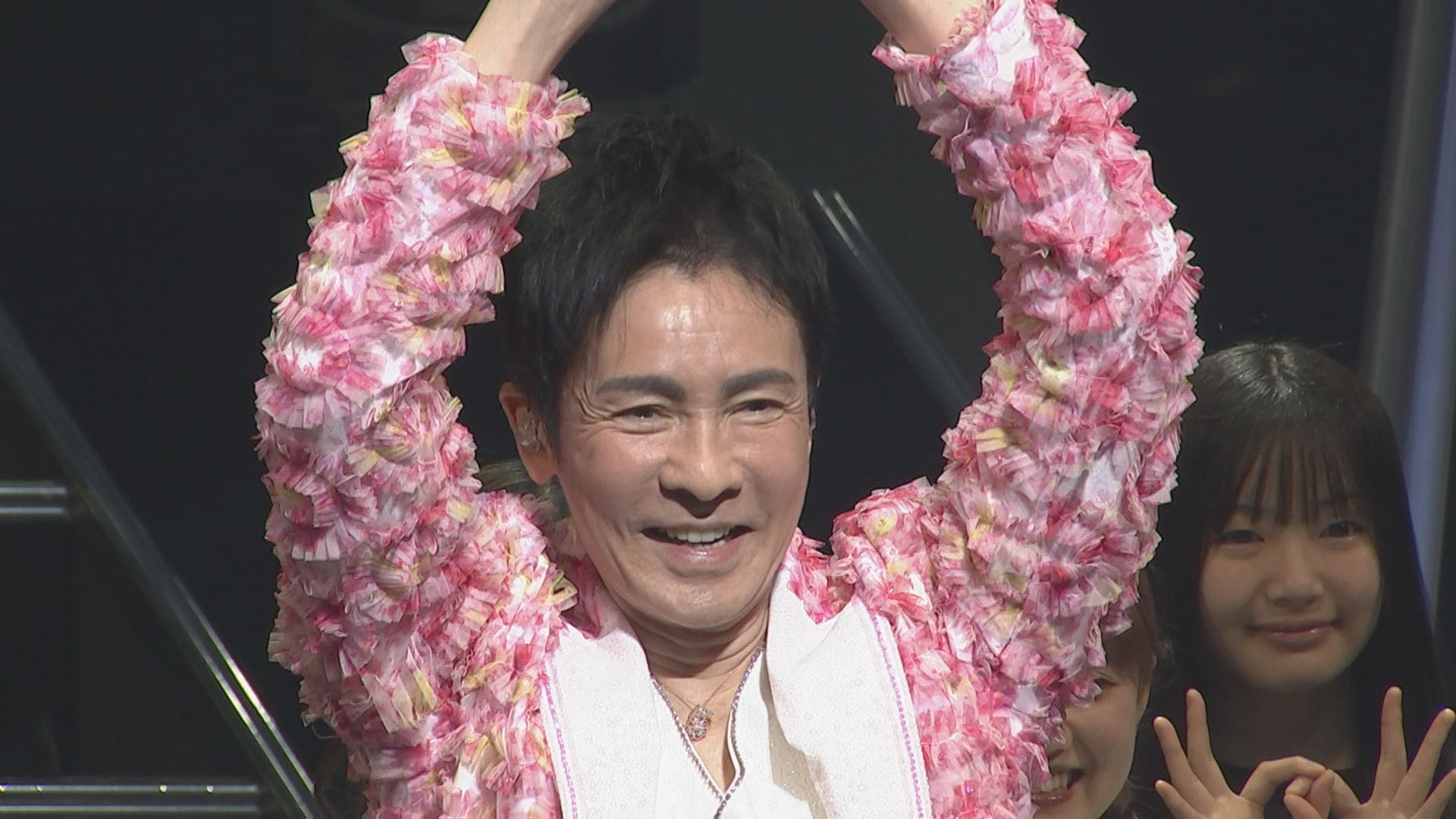 郷ひろみ】ヒロミルキーで不二家へGO | TBS NEWS DIG