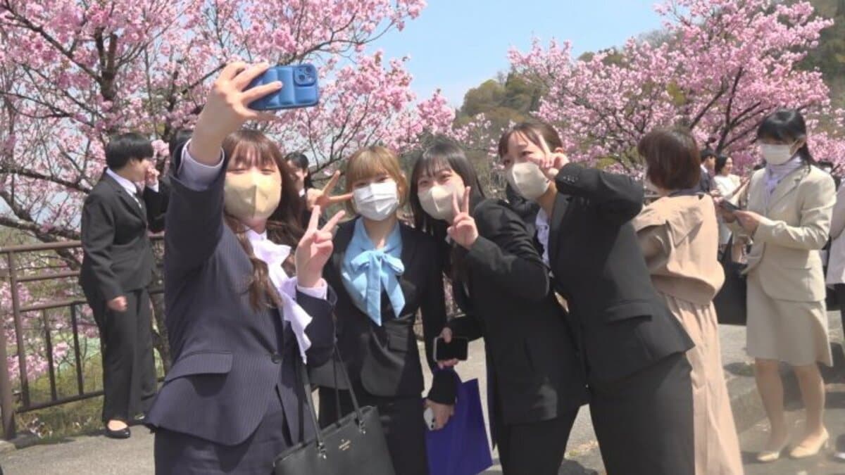 【中古】 都留文科大学（2013） 任意団体 都留文科大学カンボジア支援サークルplenty