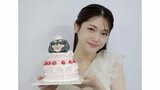 【松村沙友理】誕生日を報告「13歳です」とユーモア投稿 白いフリルドレス姿で「巨大プレゼント」に子どものような笑顔|TBS NEWS DIG