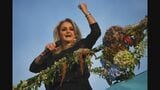 英歌手のボニー・タイラーさん死去 「愛のかげり」「ヒーロー」炭鉱労働者の家庭からスターダムへ　ハスキーボイスで人気|TBS NEWS DIG