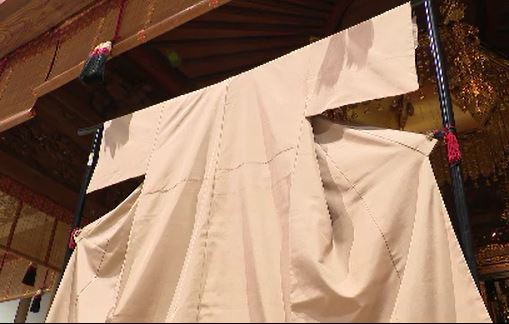 「思った色を出すまでに1年2年」完成までに5年の歳月　褒章受章の友禅職人が木曽ヒノキで染めた着物を御嶽海へ「健康と今後の活躍願って」長野　|　SBC NEWS | 長野のニュース | SBC信越放送