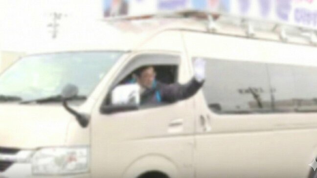 候補者がシートベルトせずに選挙運動　「選挙カーはノーベルトOK」って知ってた？　候補者がシートベルトを外せる意外な理由とは　衆議院選挙（山形）|TBS NEWS DIG