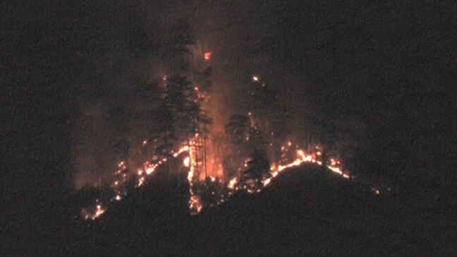 山林火災8日目 今日も鎮火のめど立たず これまでに200ヘクタール余りの山林が焼ける 山梨・扇山|TBS NEWS DIG