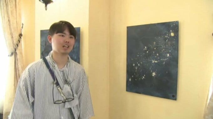 16歳で脳出血…記憶障がいと向き合う22歳が左手一本で描く「藍色のコンクリートアート」 松山で個展開催|TBS NEWS DIG