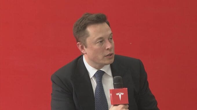 トランプ政権がマスク氏率いる「xAI」と契約　対話型AI「グロック」を42セントで連邦機関に提供