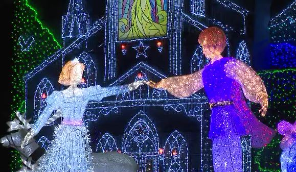 永遠の愛を誓う白雪姫と王子様がテーマ 25万球のLEDライトが輝く恒例の