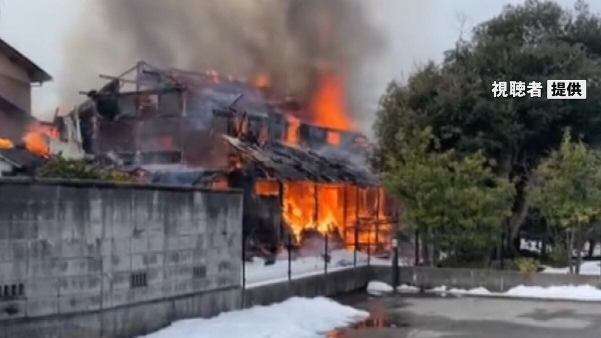 住宅隣接の納屋全焼 高齢女性1人搬送、町議の妻か 石川・津幡町 | 石川