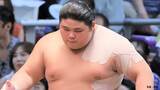 十両・20歳の伯桜鵬が37歳・北磻磨との“年の差対決”制す！初日白星スタート飾る【大相撲春場所】|TBS NEWS DIG